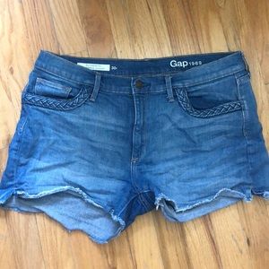 Gap authentic summer short with braid detailing